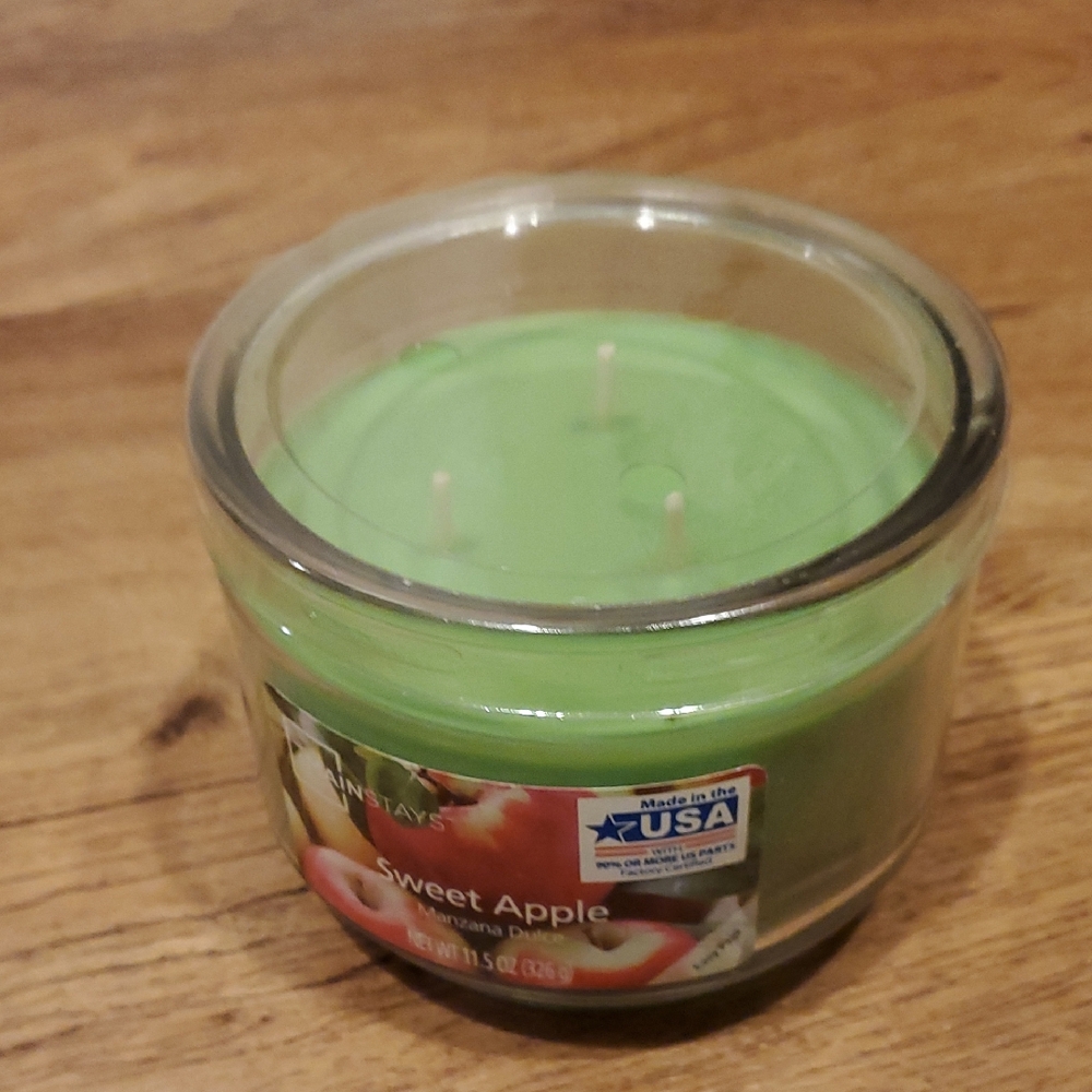 Mainstays Sweet Apple Green Candle